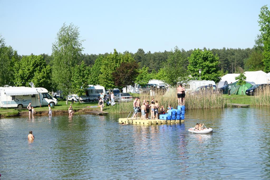 Ferien-& Erlebnispark Ploetzky Hotel Schönebeck Екстериор снимка